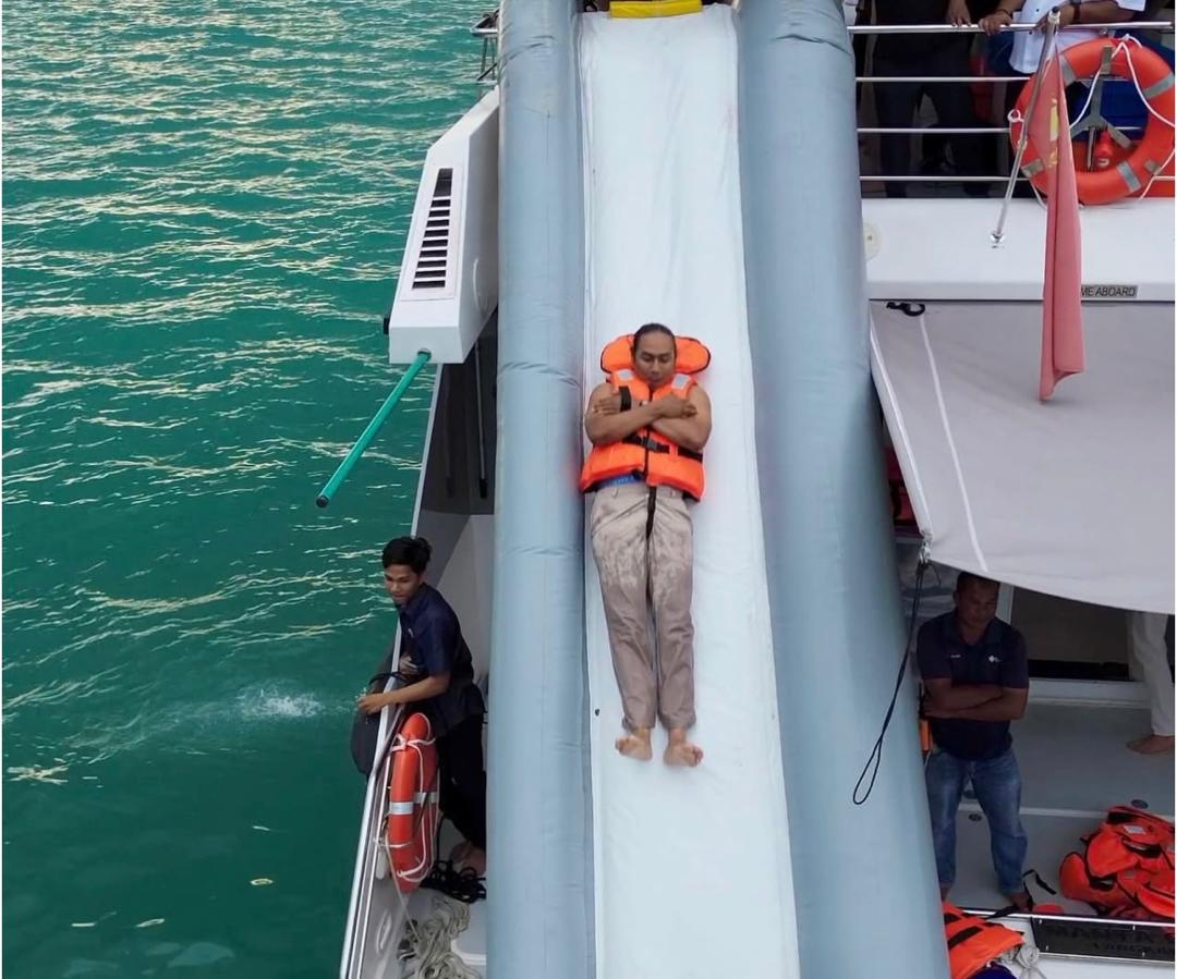 Manta Oro Sunset Dinner Cruise